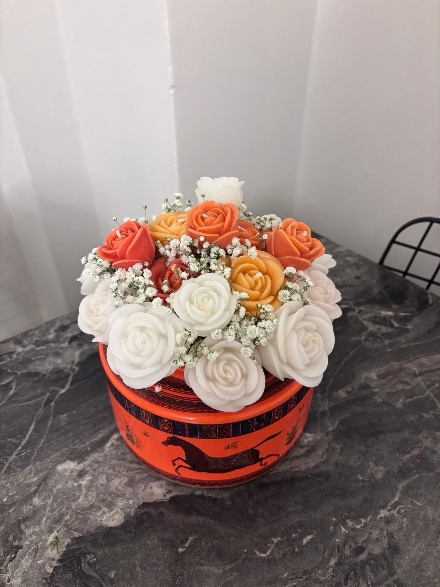 Turuncu Vazo Mum Buketi