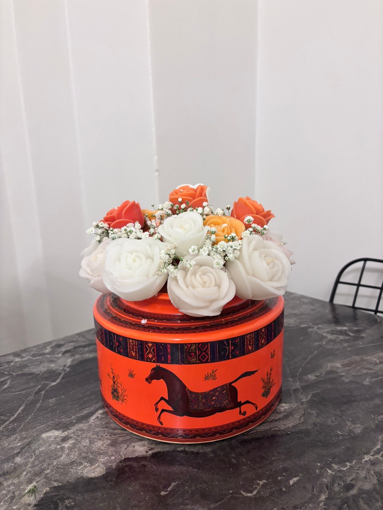 Turuncu Vazo Mum Buketi