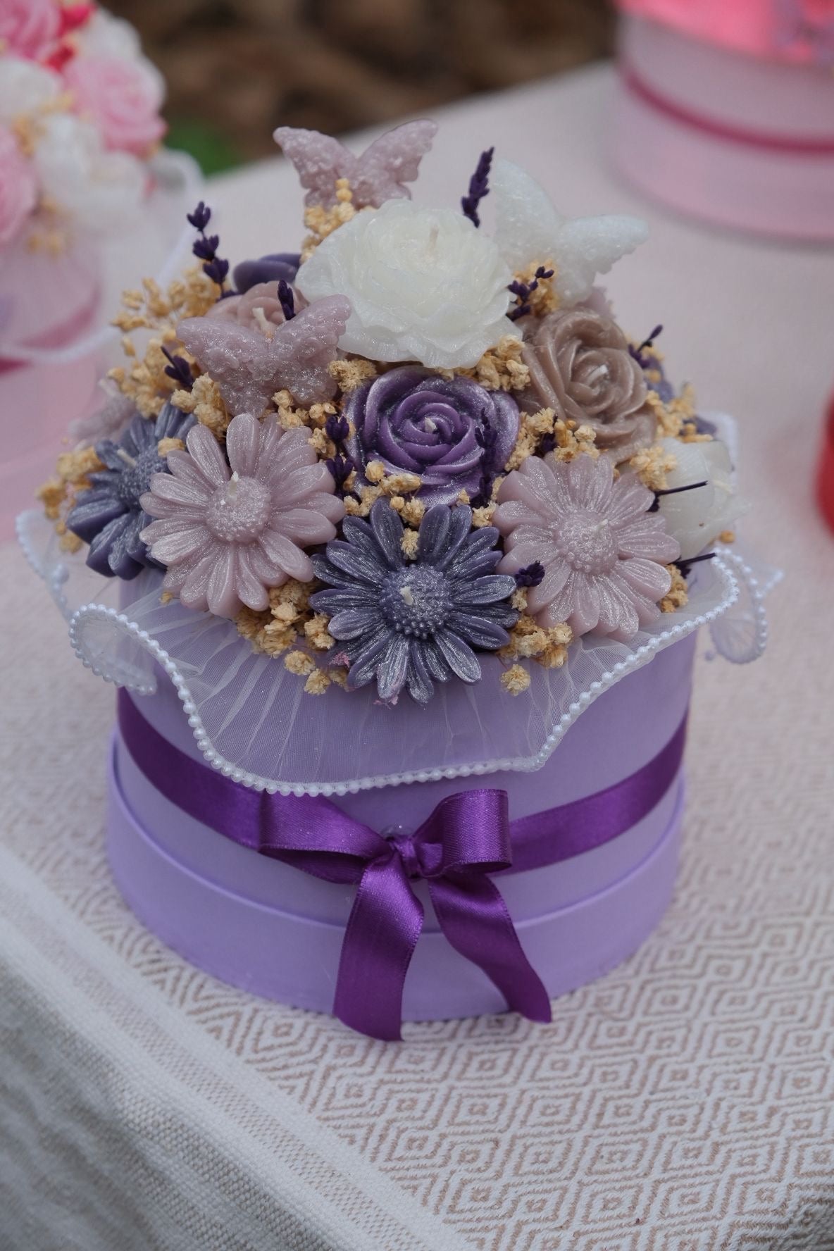 Özel Mor Tonlarında Mum Buketi